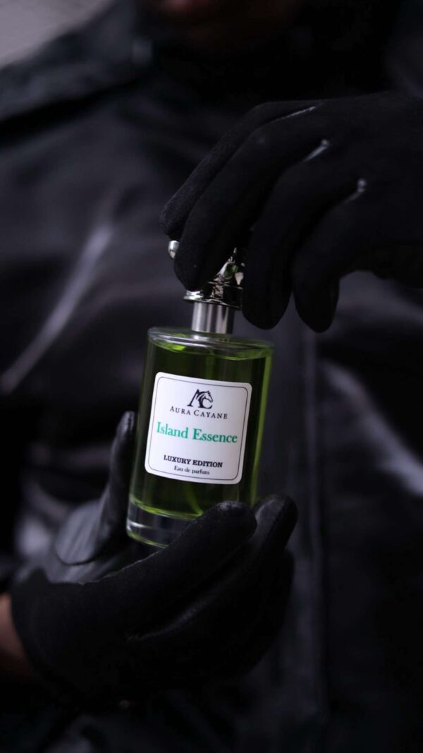 Island Essence - Black - Image 4