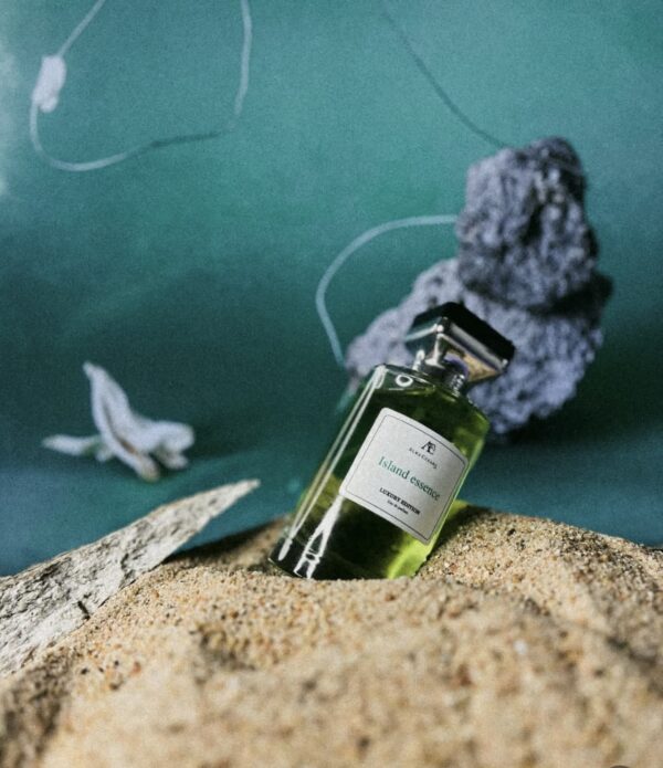 Island Essence - Black - Image 2